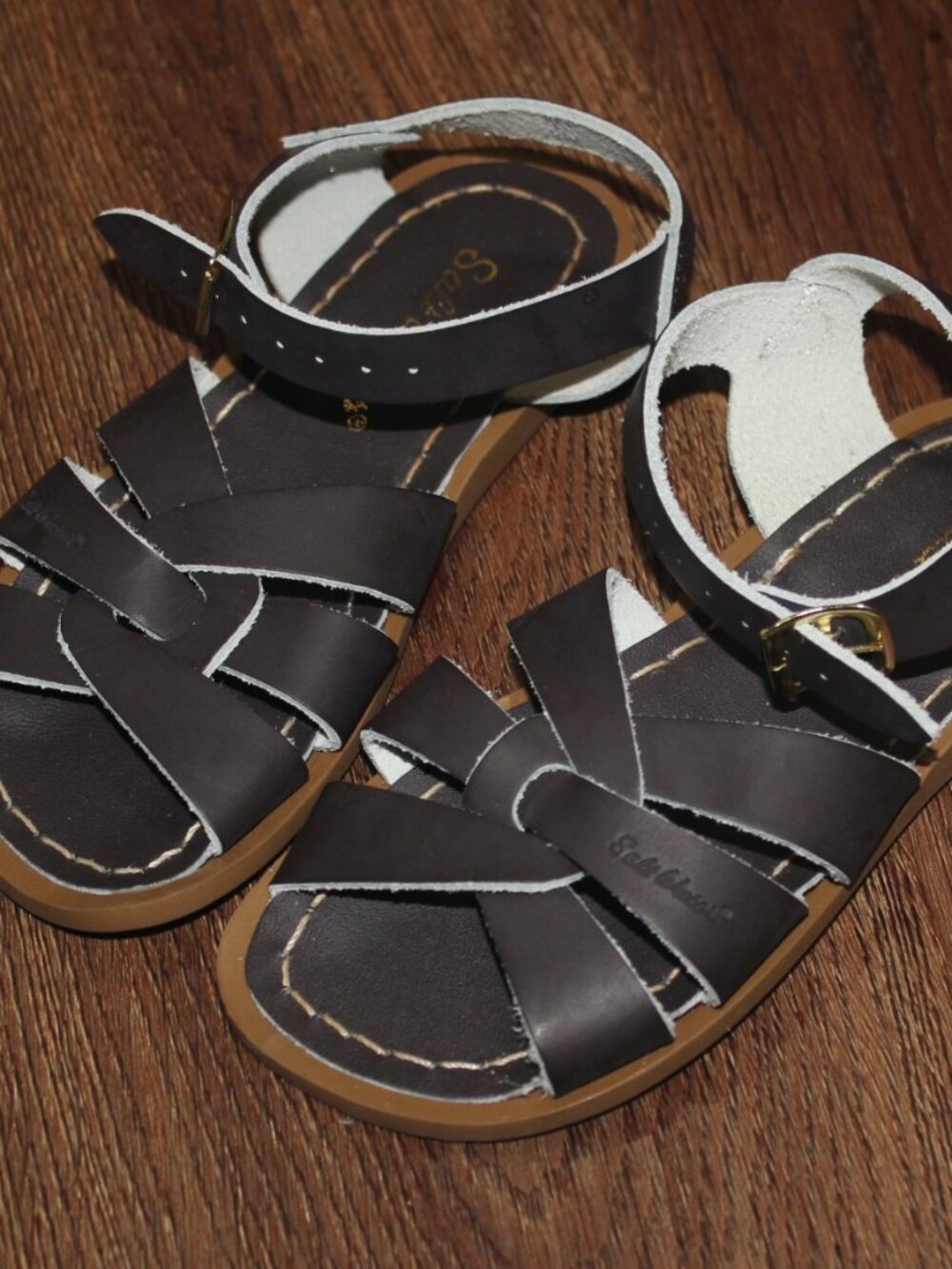 New Girls or Boys Dark Brown Saltwater Sun Sans Leather Sandals Unisex size 11